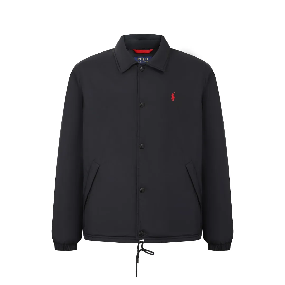 P620 25FW Ralph Lauren Red Label Lightweight Cotton Jacket (Coach Jacket) Fabric Procurement: A combination of pragmatism and classic texture Material: High-density nylon taffeta Features: Density is about 210T-300T, smooth and slightly matte surface, excellent windproof and waterproof performance (with DWR water-repellent treatment), strong wrinkle resistance and easy care, in line with the positioning of American casual "durable and practical".  Color: Classic dark black, using vat dyeing process (dye penetrates into the fiber), the color fastness reaches ISO level 4 or above to avoid fading or color transfer after washing.  2. Lining fabric Material: Lightweight cotton-polyester blended lining (65% Polyester + 35% Cotton) Function: Reduce friction between the fabric and inner clothing, improve wearing smoothness; blended material has both breathability and durability to avoid the stuffy feeling of pure nylon lining.  Version and cutting process Version: Classic Coach Jacket, loose version, slightly dropped shoulder line (shoulder width is 1-2cm wider than the standard version), length to the hips, and slightly tapered straight sleeves, taking into account both freedom of movement and casual style.  Embroidery technology: Polo horse logo on the left chest: flat satin stitch embroidery (satin embroidery), embroidery thread: 100% polyester high color fastness embroidery thread (the color number is consistent with the brand’s standard red color card), stitch density 12-15 stitches/cm, the outline of the horse logo is clear, and the details of the rider and horse are burr-free.  Embroidery positioning: precise positioning through the template (12cm from the neckline and 8cm from the placket) to ensure left and right symmetry and centering.  Topstitching technology: The seams of the body are made of double-needle flat seams (needle pitch 3cm/10 needles), the stitches are smooth and straight, the stitching color is dark black (the same color as the fabric), and the stitch width is 0.5cm, which enhances firmness while forming simple decorative lines.  1. Main body splicing, splicing of the front placket and body: The placket is made of double-layer folding + flat seam splicing, with a thickness of about 0.3cm to ensure that the buttons are not easily deformed when fixed; the edges of the placket are cut with a hot knife to avoid burrs.  Sleeve panels are spliced ​​to the body: the armholes are spliced ​​with round-head keyhole machine seams + flat seams. After splicing, the armholes have a natural curvature and no sense of tightness during movement; the height of the sleeves is about 8-10cm, which is in line with the loose characteristics of casual jackets.  Main button: black urea resin button, matte surface treatment, buttonholes are hand-made keyholes (6 strands of cotton thread, keyhole density 8 stitches/mm), the edges of the eyelets are smooth and without burrs.  Collar buttons: The first button on the collar is a hidden button (diameter 12mm), which prevents the collar from opening and improves the neatness of wearing.  SIZE: S M L XL